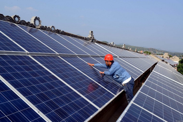 光伏電站組件多久清洗一次?清洗時需要注意什么? 光伏電站組件多久清洗一次?清洗時需要注意什么?