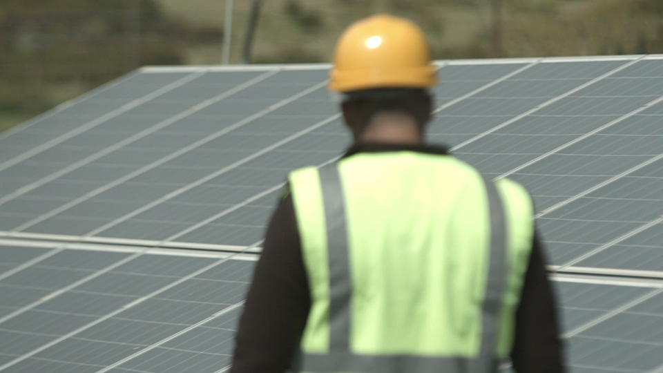 在光伏發(fā)電的運(yùn)維工作中,如何辨別其工作效果 在光伏發(fā)電的運(yùn)維工作中,如何辨別其工作效果